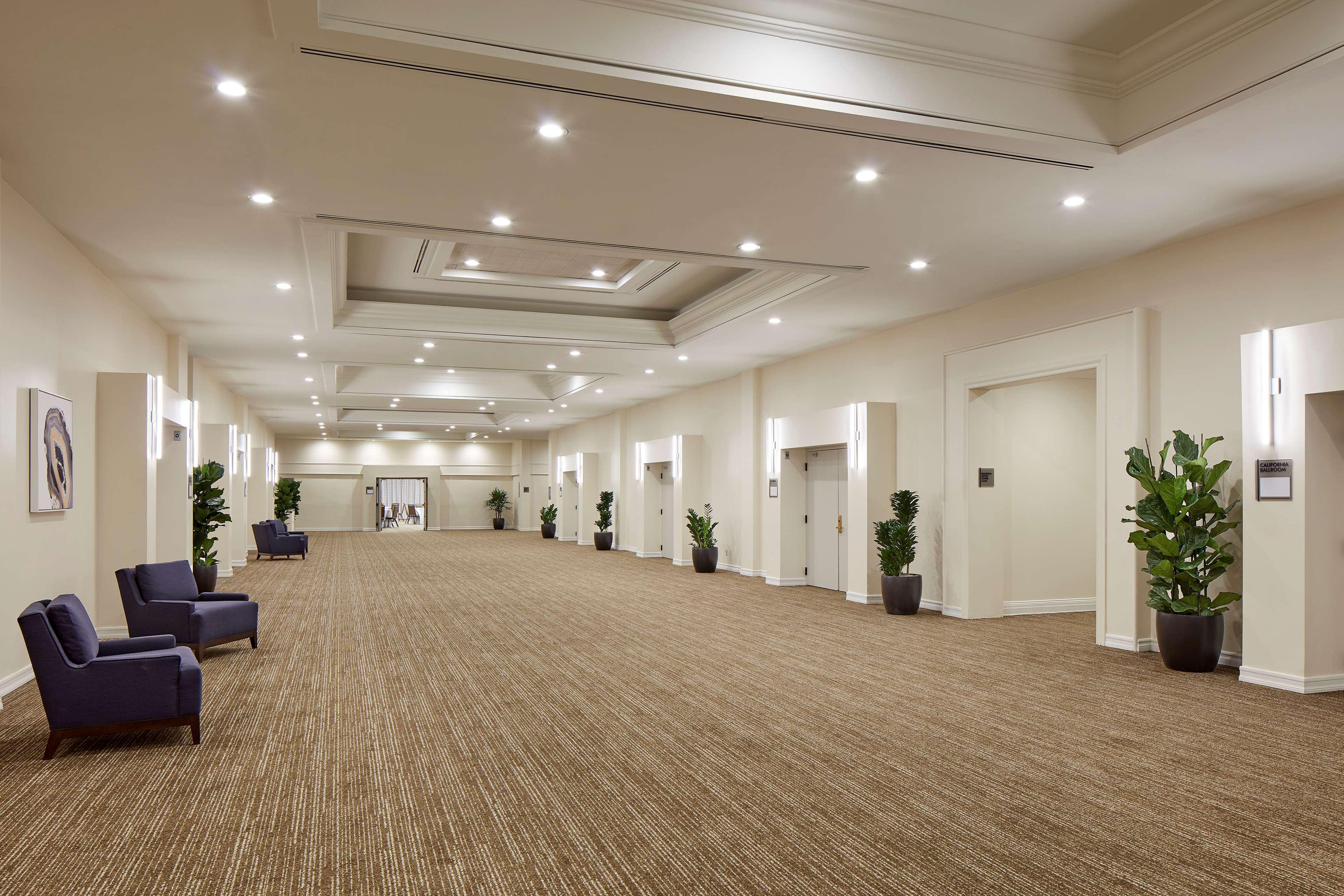 Hilton Pasadena Hotel Exterior photo