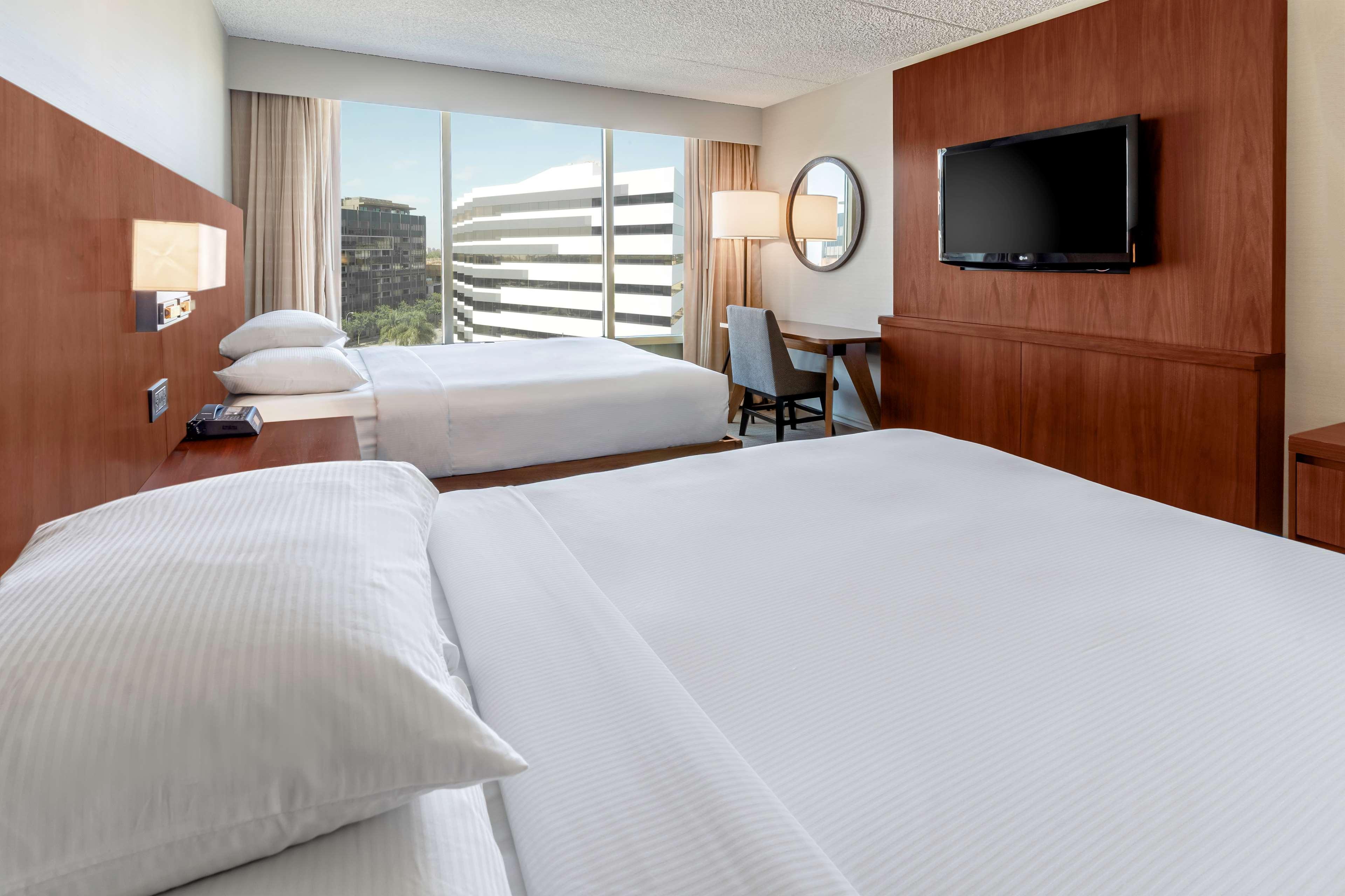 Hilton Pasadena Hotel Exterior photo