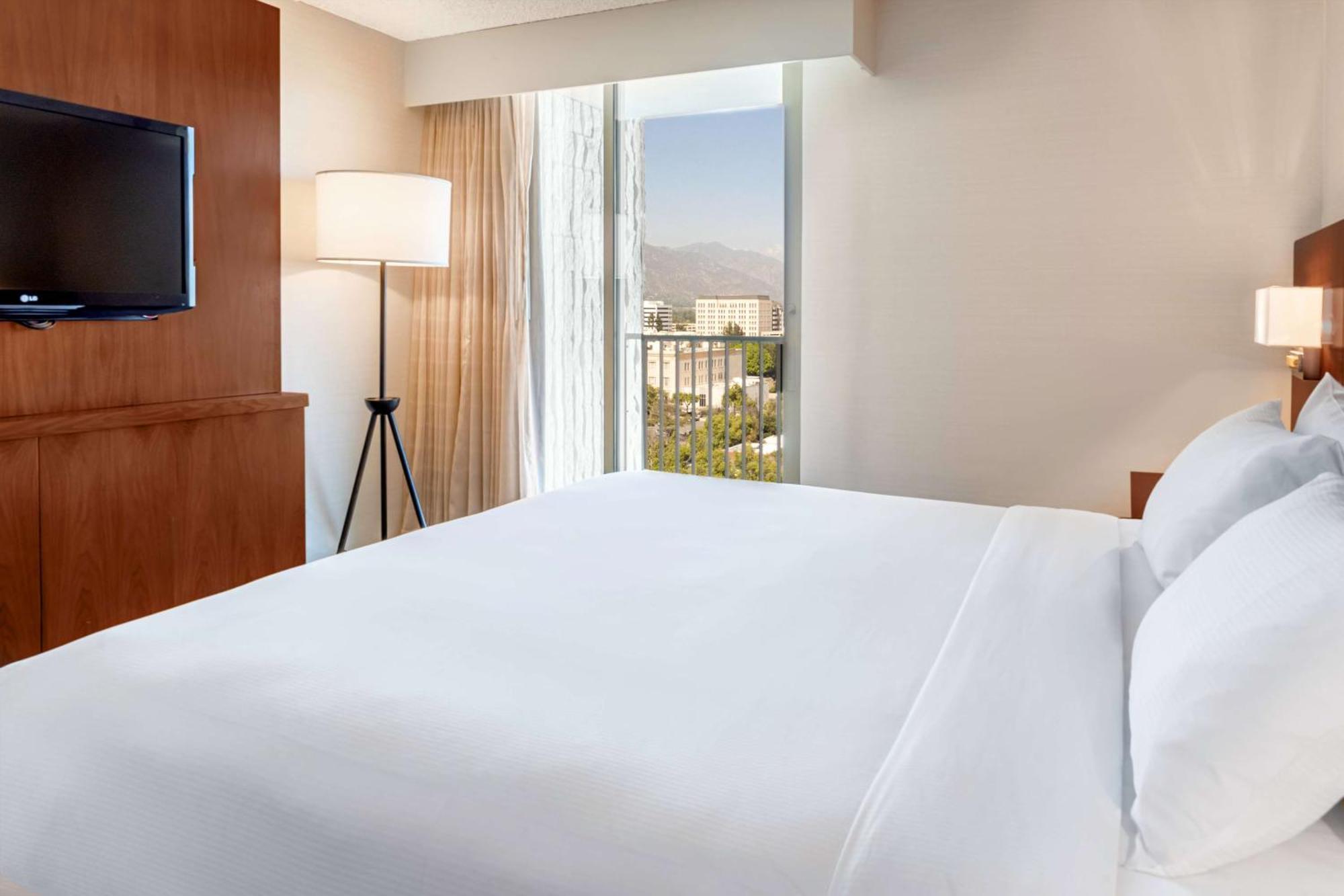Hilton Pasadena Hotel Exterior photo