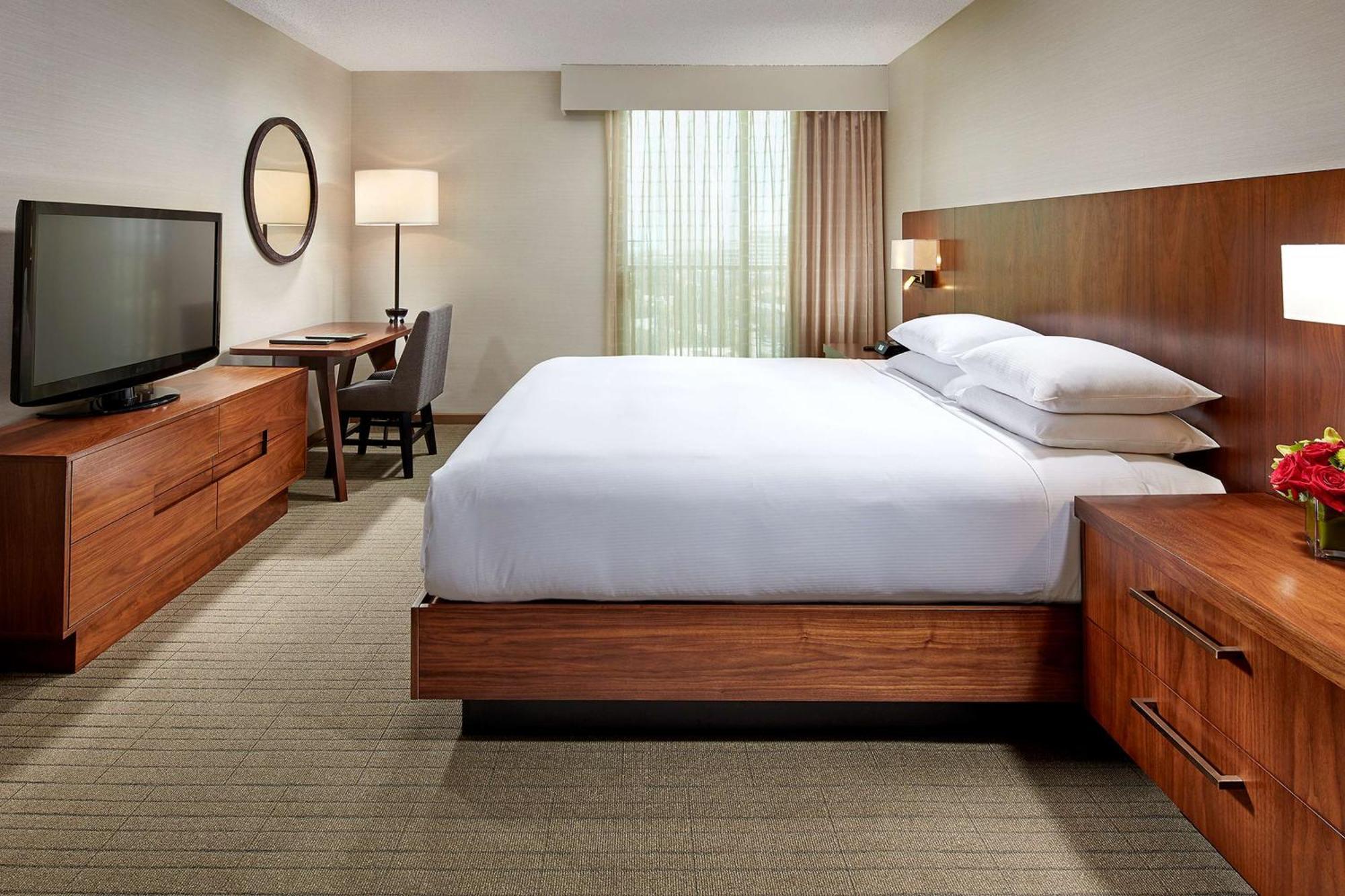Hilton Pasadena Hotel Exterior photo