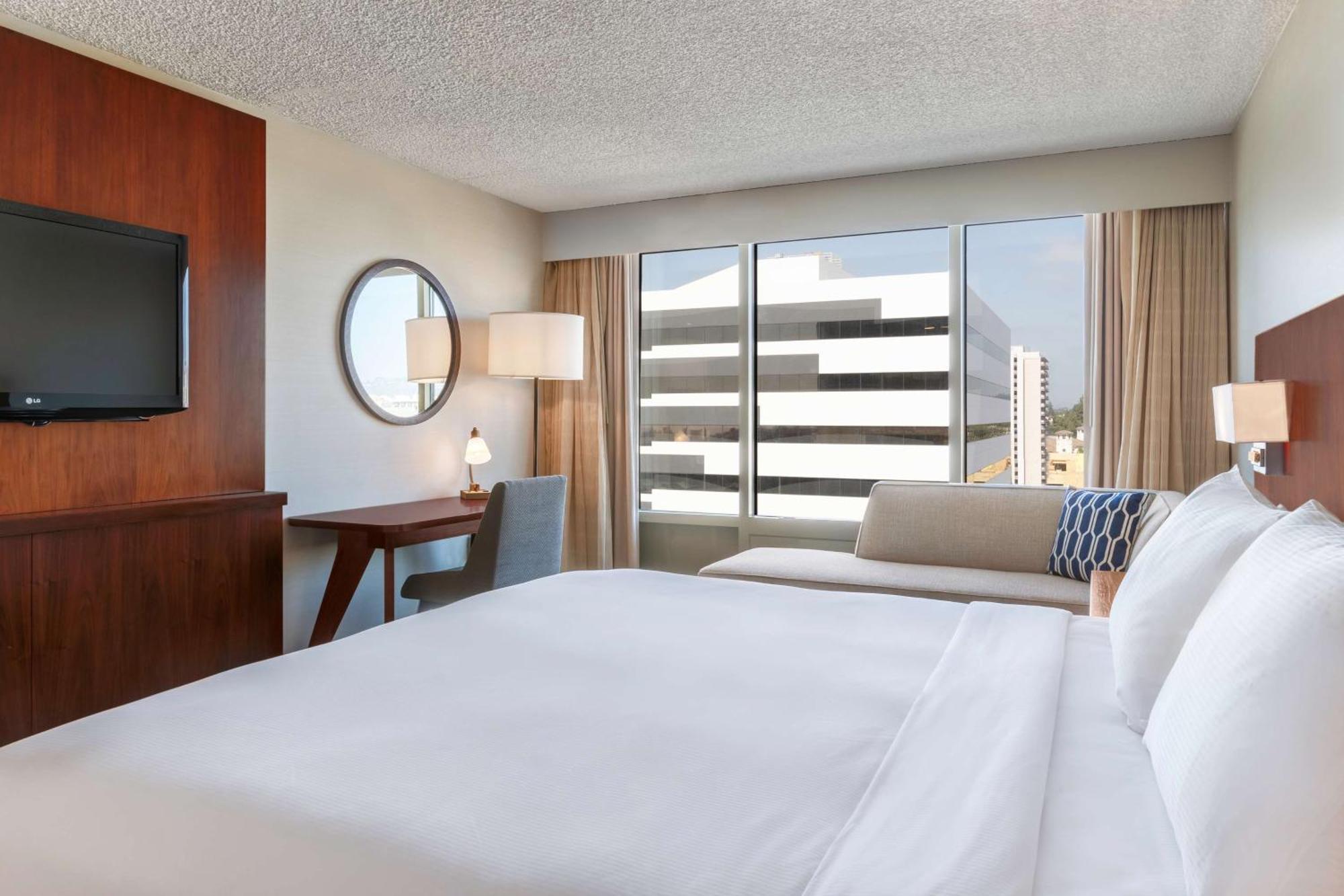 Hilton Pasadena Hotel Exterior photo