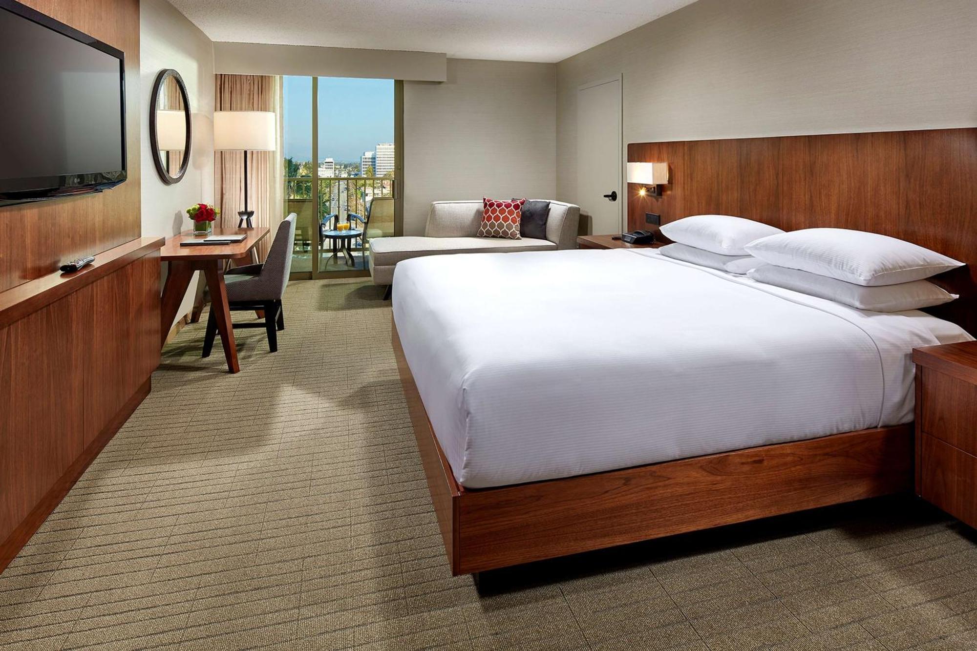 Hilton Pasadena Hotel Exterior photo