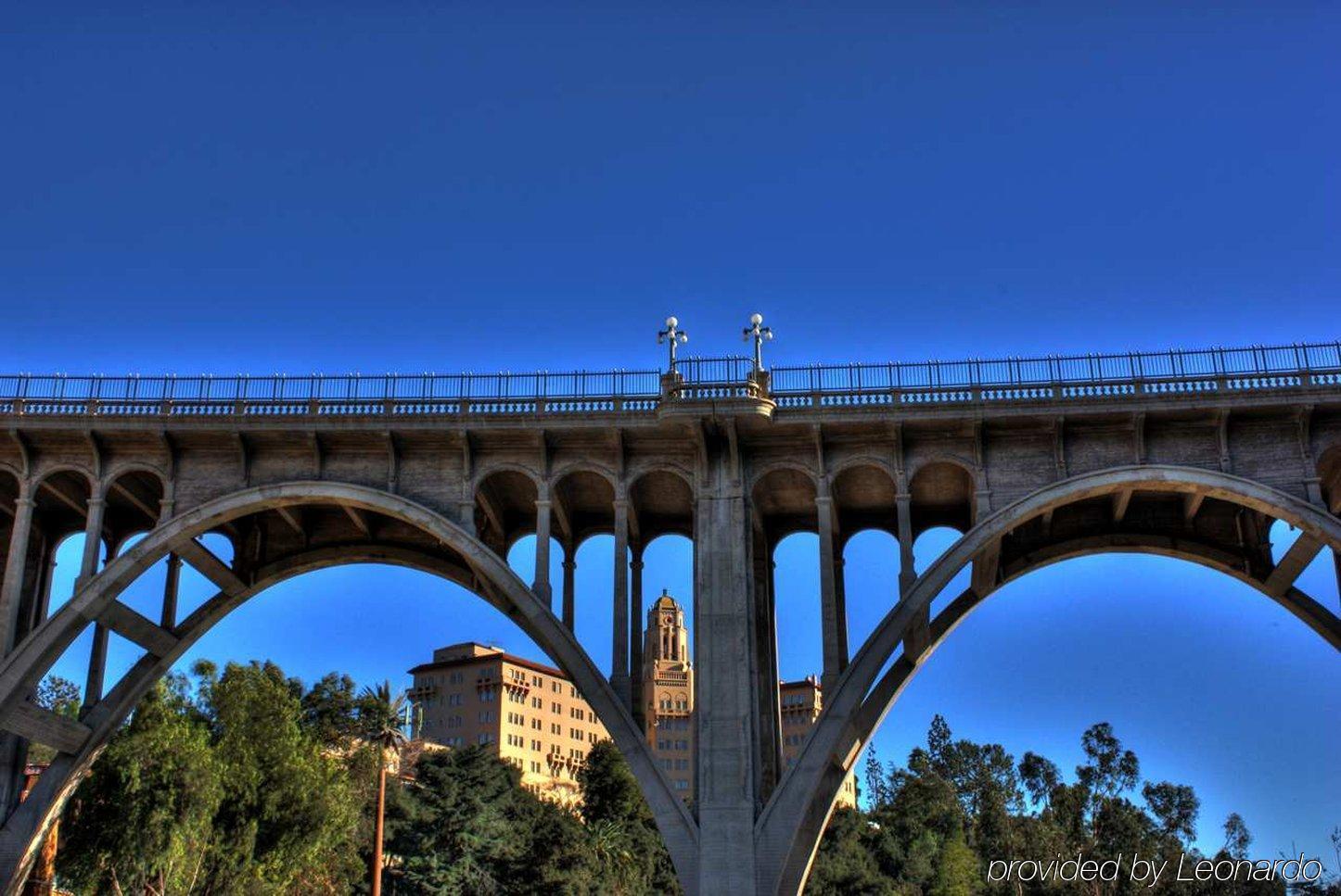 Hilton Pasadena Hotel Exterior photo